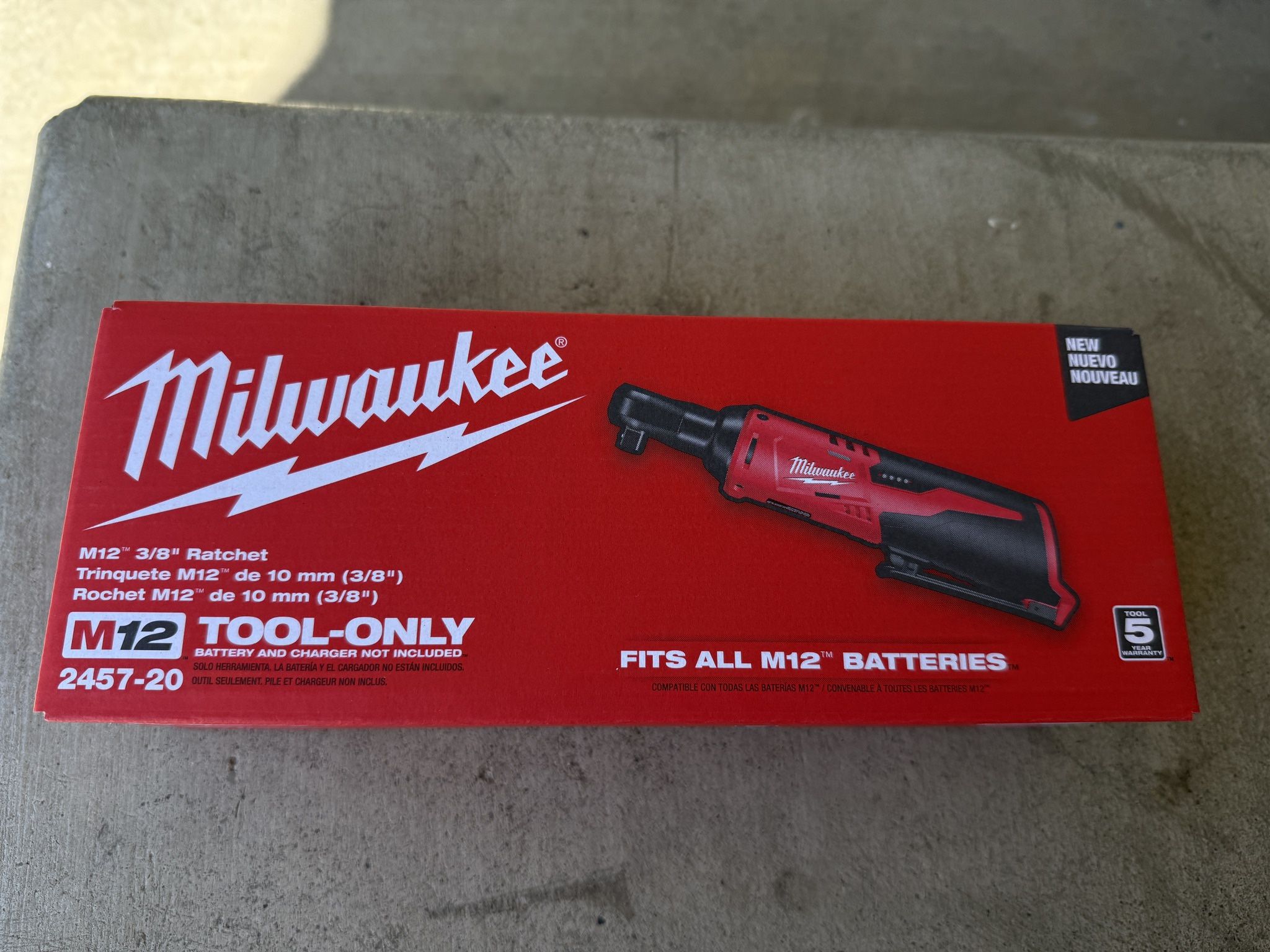 Milwaukee M12 3/8 in ratchet + M12 CP2.0 Battery + Charger