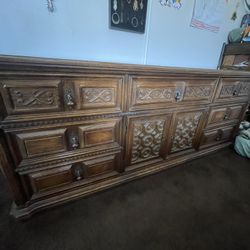 Dresser And Nightstands Set