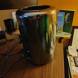 Mac Pro (A1481) Running Linux Mint 32GB RAM 120GBSSD
