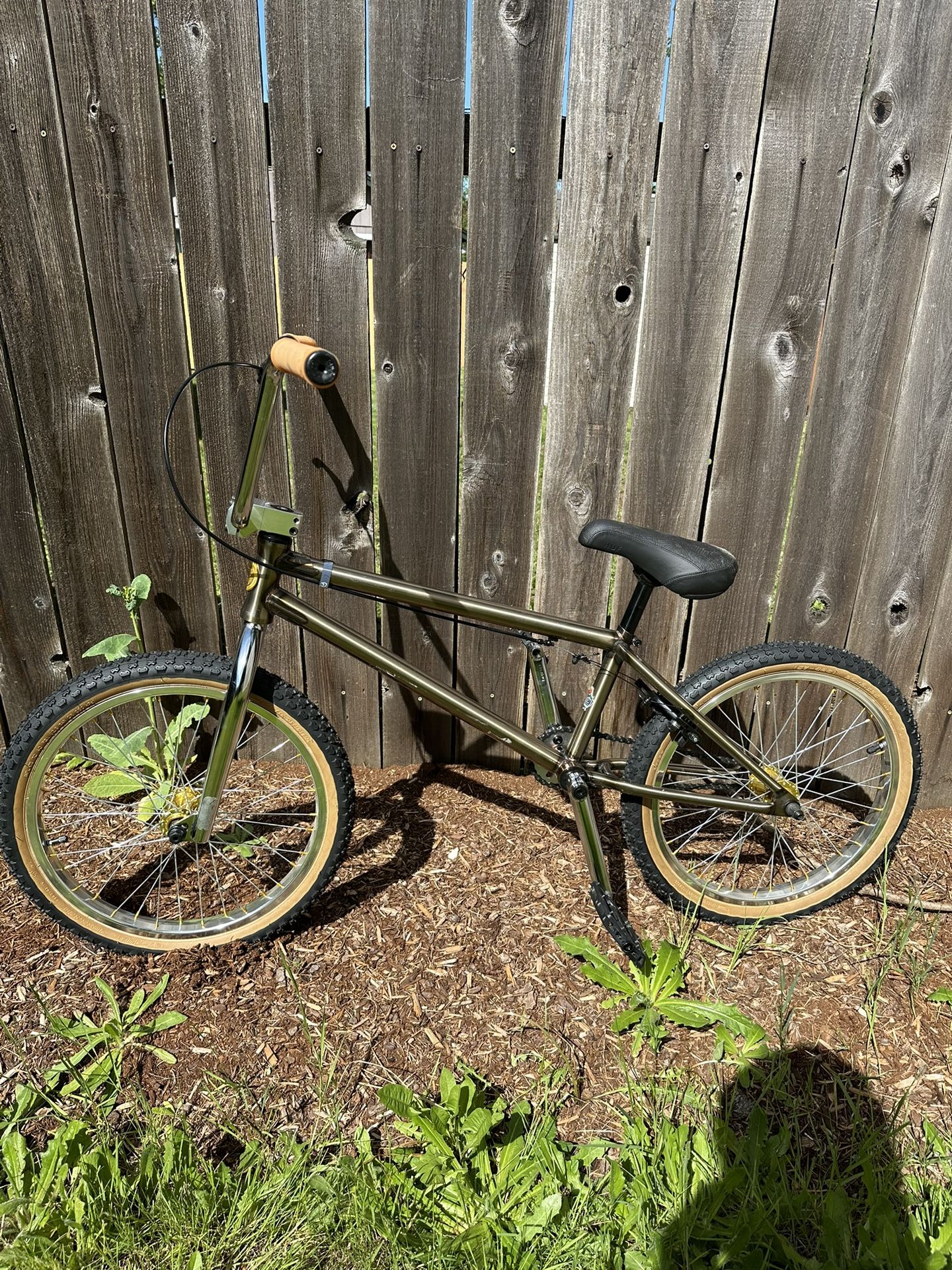 Cult X Huf worldwide BMX Bike
