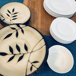 One Sets Dishes  11 pieces Japanese Design No Cracks  Only$5  Downtown stuart