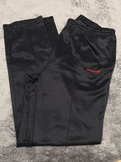 Adidas Vintage Black and Red Men’s Medium  Therma Fit Pants!