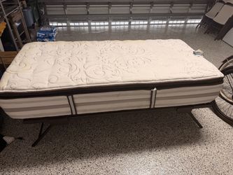 Twin XL Beatyrest pillow top mattress