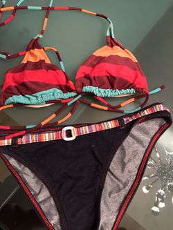 Women’s bikini top size large bottom size medium