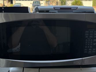 GE MICROWAVE OVEN w/ Built in Trim Kit