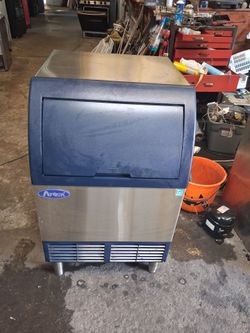Ice maker machine brand atosa everything is and good working conditions 3 months warranty