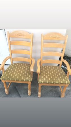 2 piece wood dining chair set in good condition...free holiday delivery