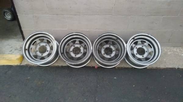 15x8 chrome wagon wheels. 5 on 5.5 lugs, Dodge, Ford, Jeep, more