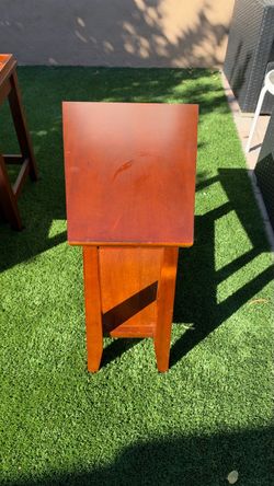 End table / Nightstand