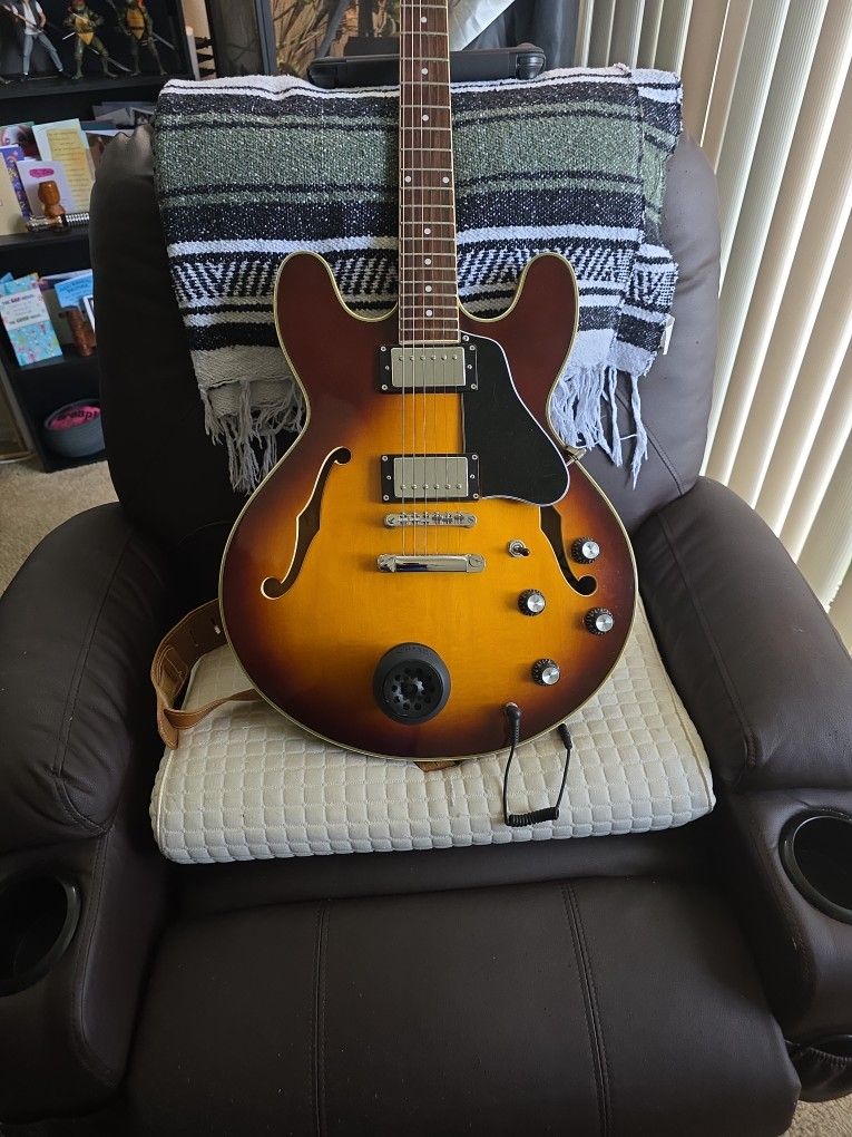 Jay Turser Hollow Body Guitar With Hard Case And Guitar Buddy Speaker