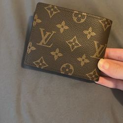 New LV Wallet