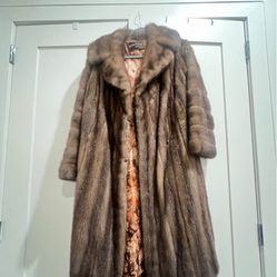 I Buy Vintage Fur Coats – Free Pickup