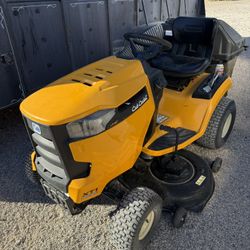 Club Cadet Riding Lawnmower 