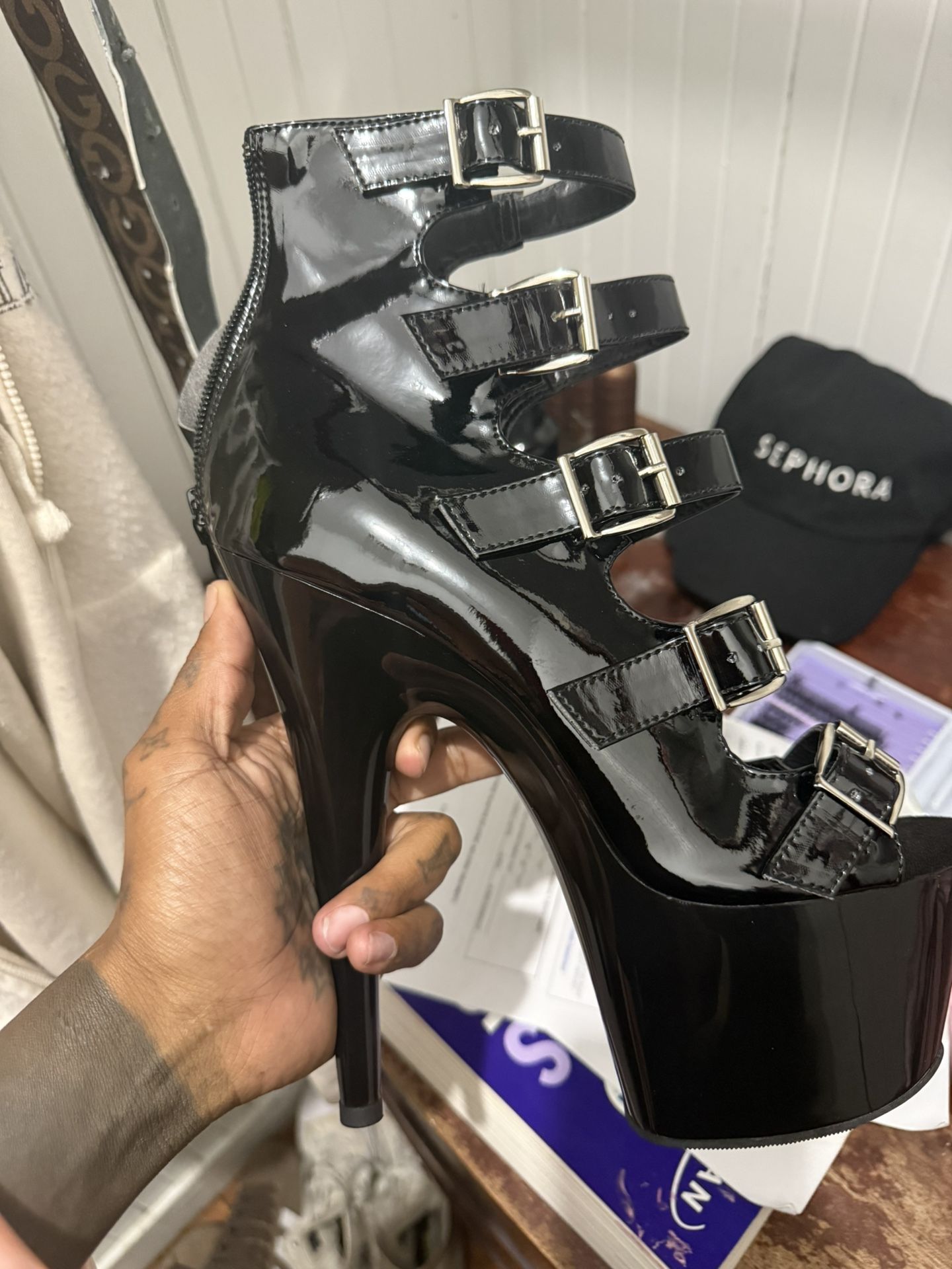 Size 10, 7 Inch Women’s Pleasers Never Worn Outside