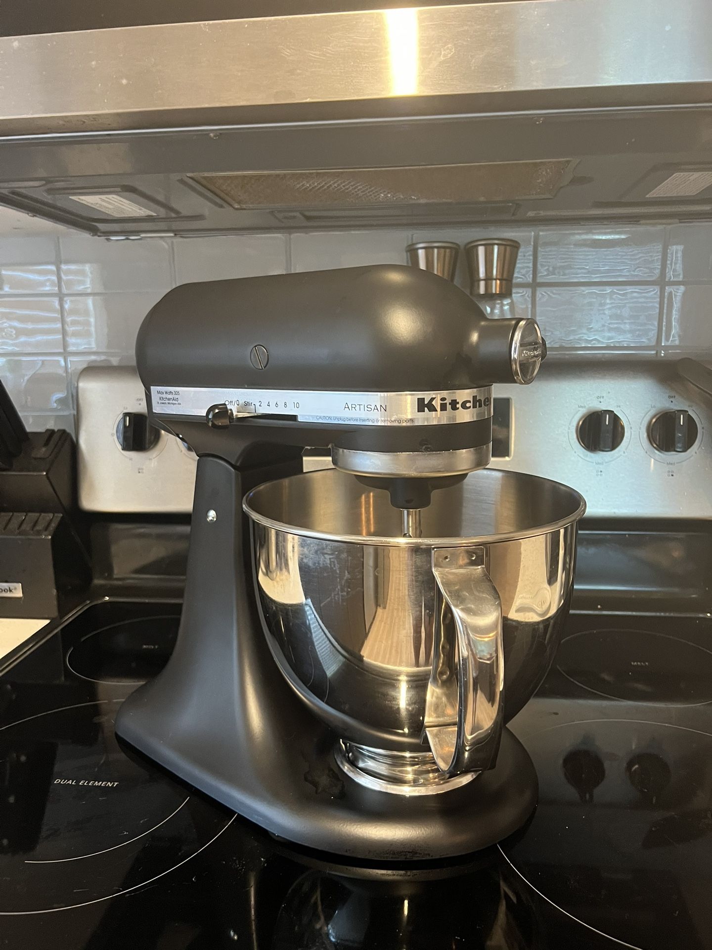 KitchenAid Artisan Series 5 Quart Tilt Head Stand Mixer with Pouring Shield KSM150PS, Matte Black