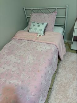 Girls twin bed