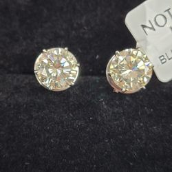 2.60 Carat Total Carat Diamond Stud Earrings Vs1
