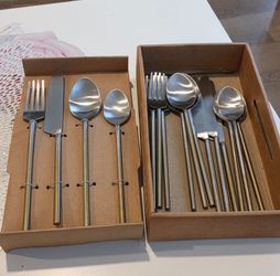 Move-out Sale:  Set of 16 Flatware