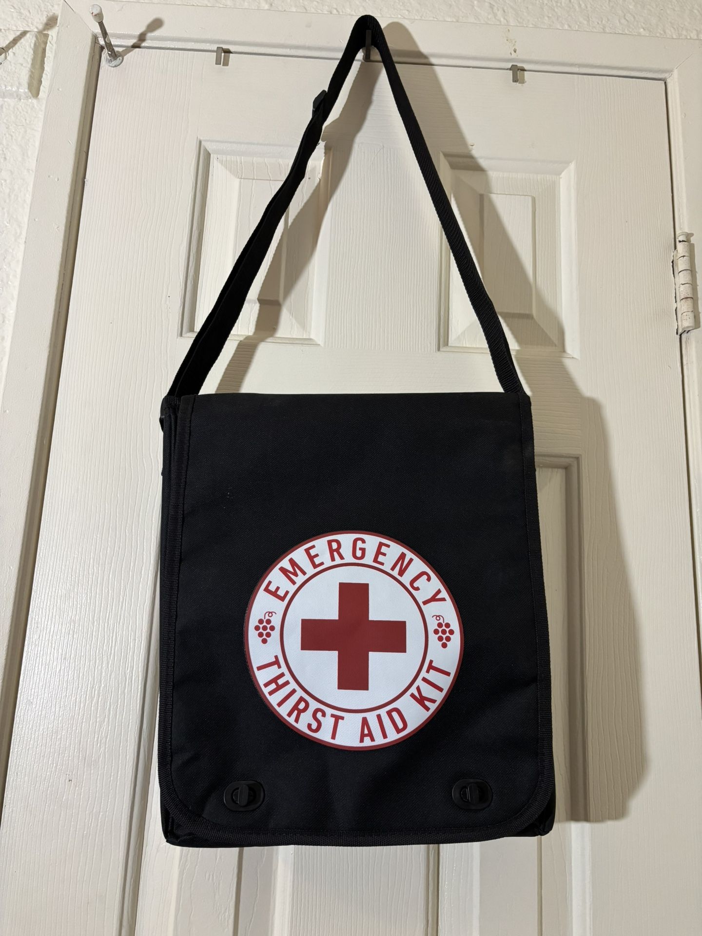 Emergency Thirst Aid Wine Kit Messenger 3 Compartment Insulated Bag