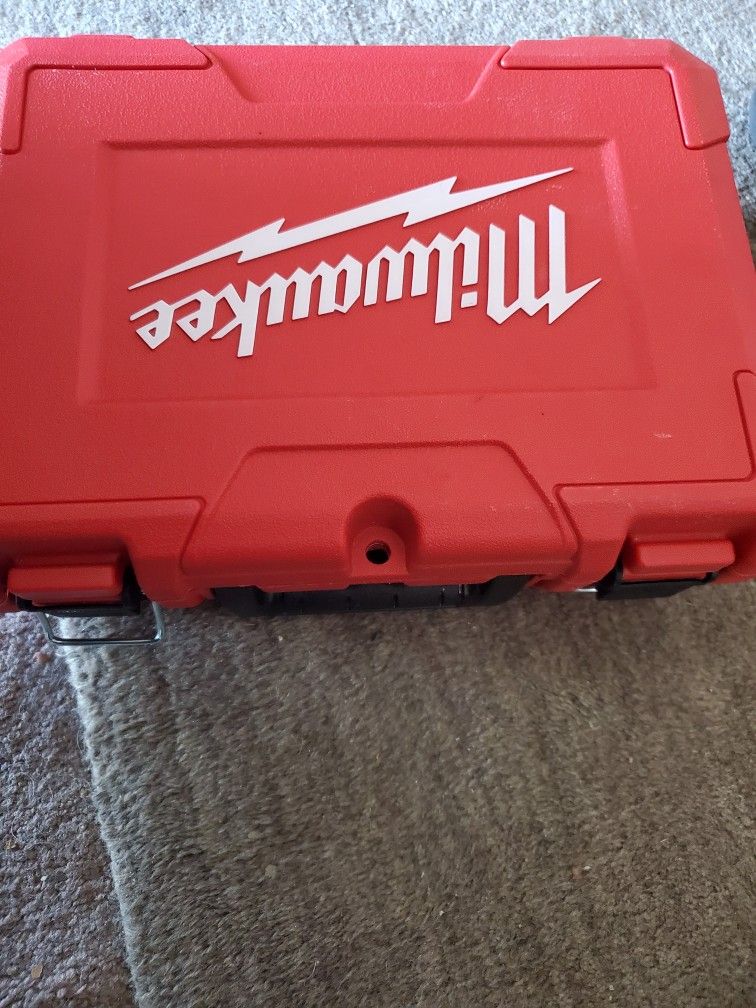 Milwaukee Battery Powered Sotering Gun