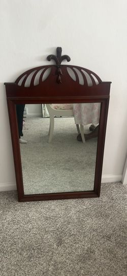 18th century Federal style mahogany wall mirror