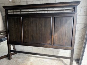 King Bedroom Set With Mattress (Brown)