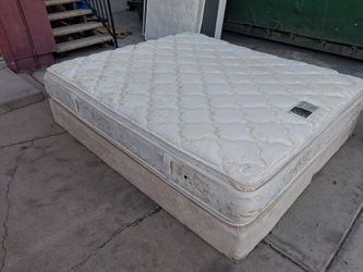 Nice Comfortable Quality California king-size Pillow Top Mattress and Box spring (no metal bed frame)