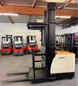 2018 Crown 276" orderpicker  Forklift