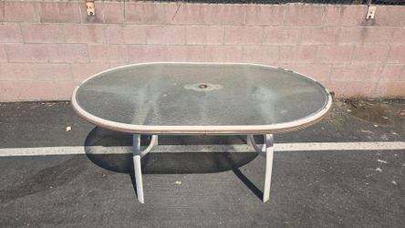 Free outdoor table