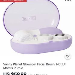 Gentle cleansing and exfoliating face brush. 