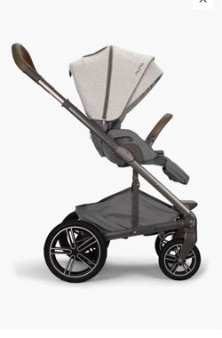 LIKE NEW Nordstrom Exclusive Nuna Mixx Next Stroller With Car Seat Adapter & Reversible Insert. Comes in a Nuna stroller box
