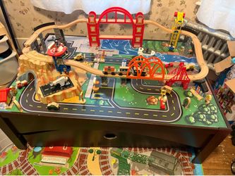 Train table with storage  kid kraft excellent condition