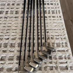 Left Handed Cleveland Launcher XL HALO Hybrid Iron Set