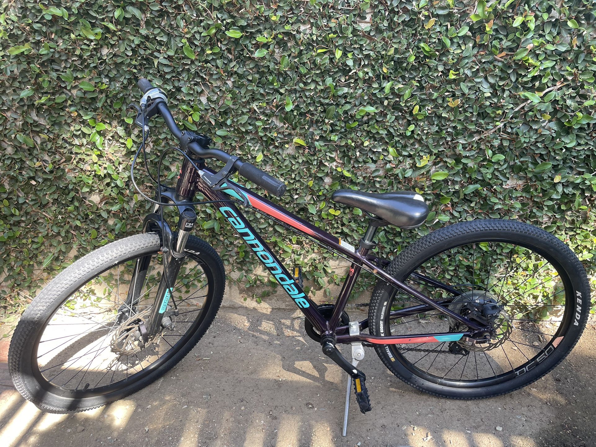 Cannondale  24" 8 Speed Nice And Lightweight 
