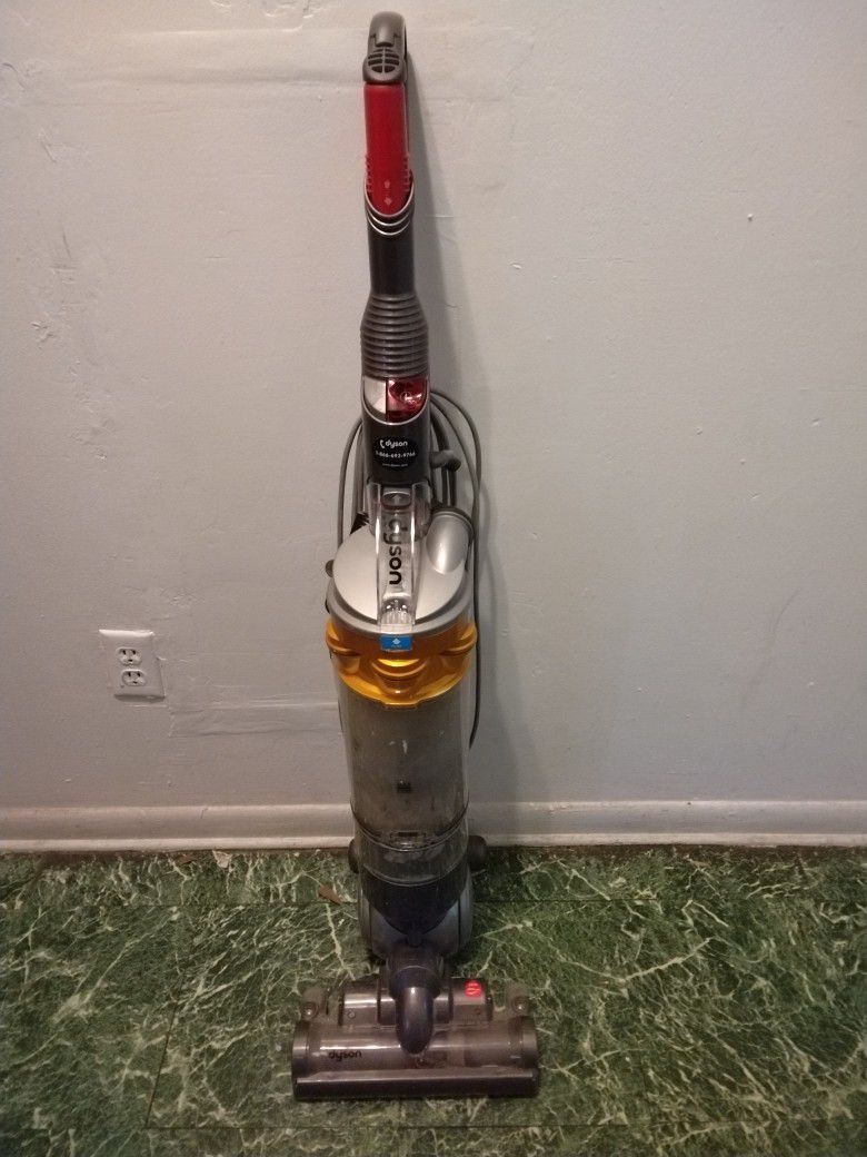 Dyson Bagless Vacuum Cleaner 