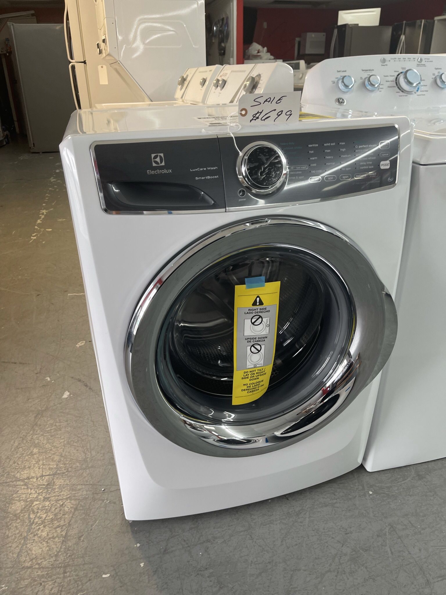 New Scratch and Dent Electrolux Front Load Washer. 1 year Warranty 