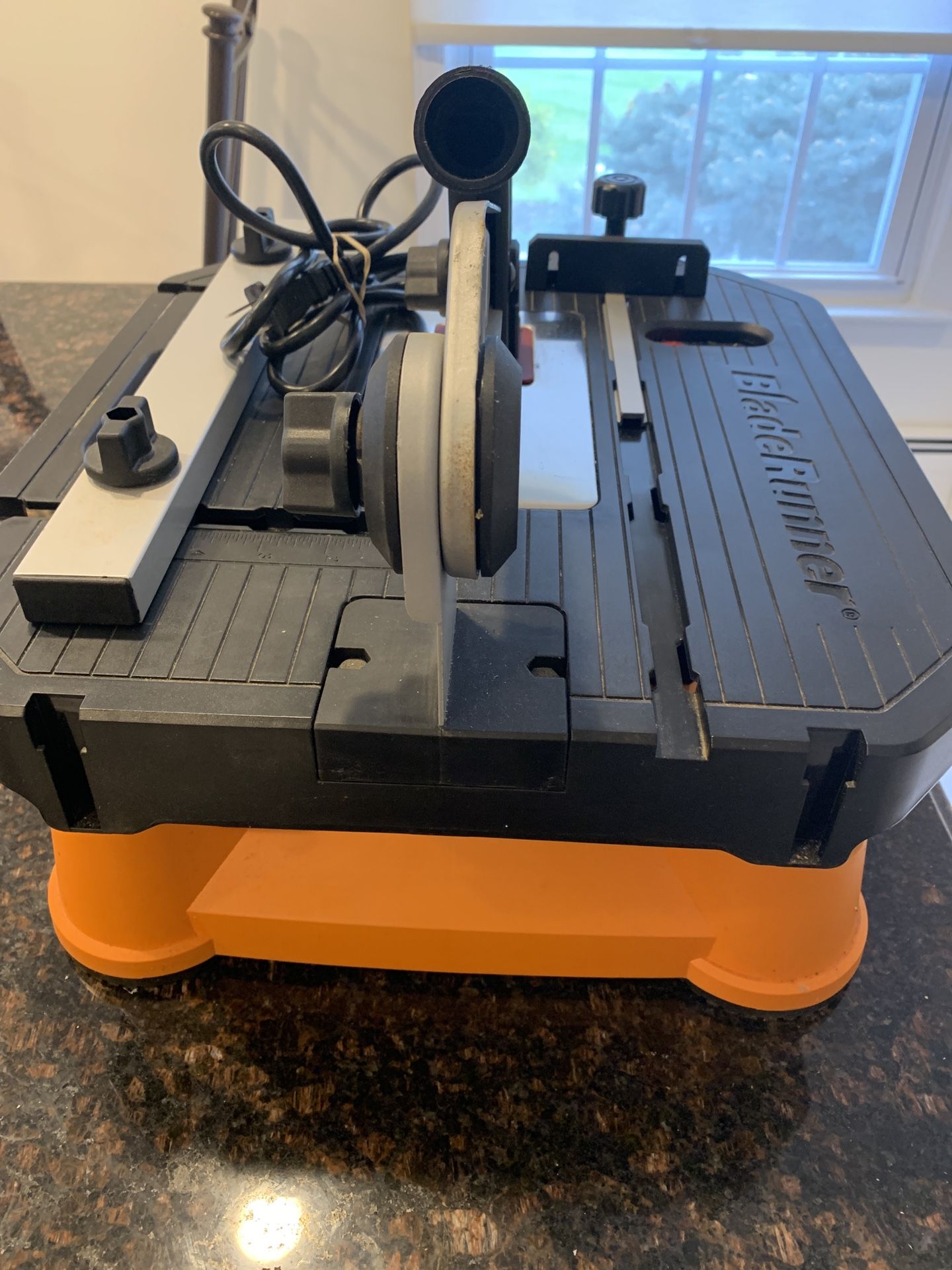 Worx Blade Runner electric tabletop saw orange , WX 572L , 120 V new If you see it here , it is available, it is new , I bought it for a project, ne