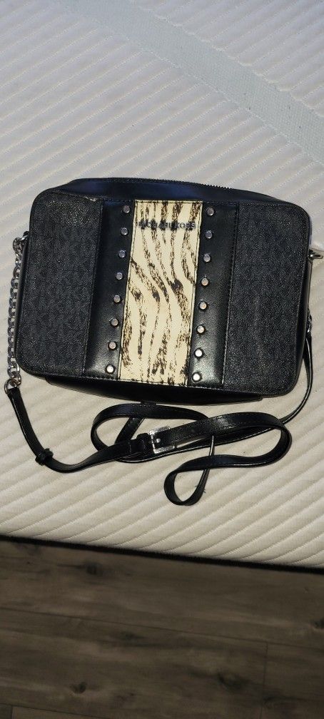 Michael Kors Cross Body Bag.