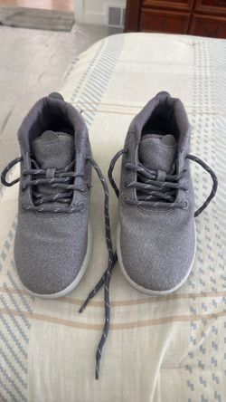 Tennis shoes WRUM