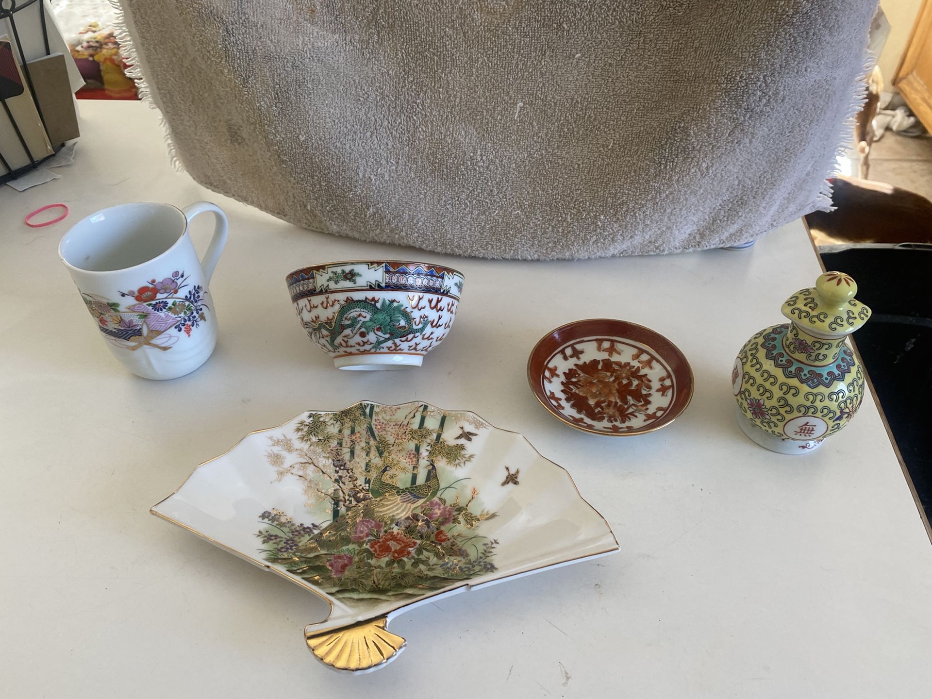 Oriental decorative set