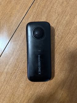 Insta360 ONE X 360° Camera + 4 Batteries + Charging Case + Selfie Stick + Car Mount