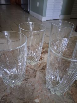 5 vasos de cristal, Alto 6",Ancho 3.5"