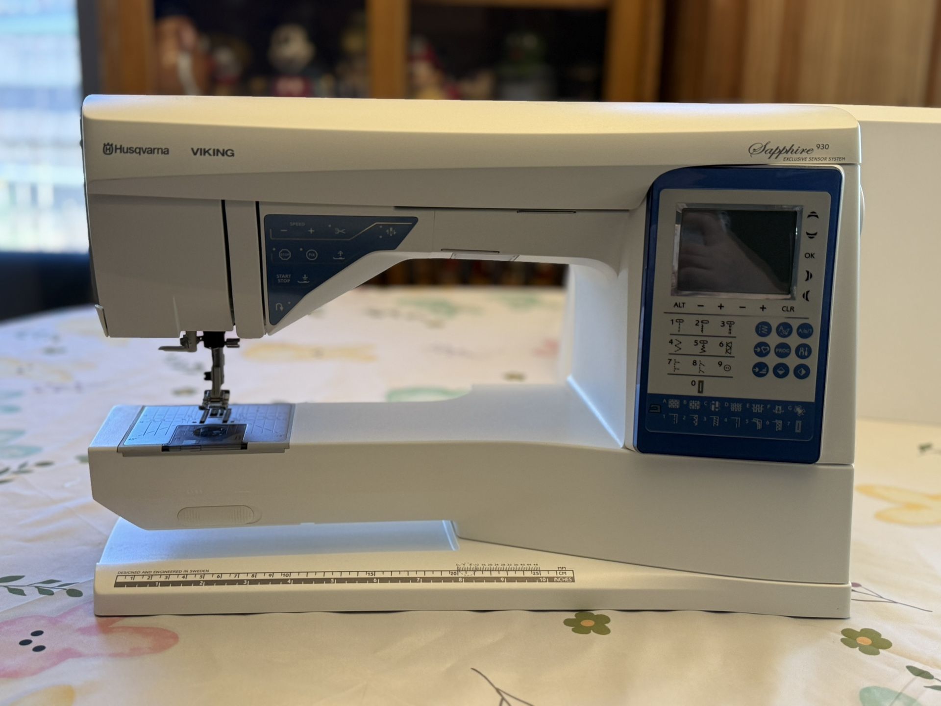 Husqvarna Viking Sapphire 960 Sewing Machine