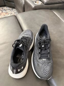 Size 12 men’s under Armour infinite pro shoes