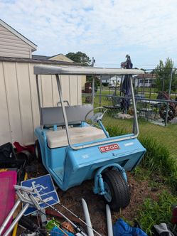 3 wheel ez-go golf cart with hard top and back seat.  Has all six batteries. Six volt batteries. 36 volt system.  November 2022 batteries..... CART DO