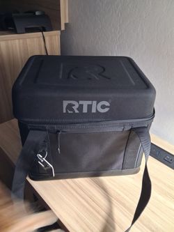 Arctic 28-Can Soft Cooler – Brand New