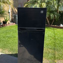 RCA  Two Door Apartment Refrigerator Freezer