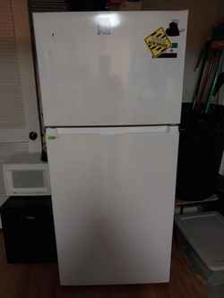 LIKE NEW 18 Cubic Foot White Kenmore Single Door Fridge