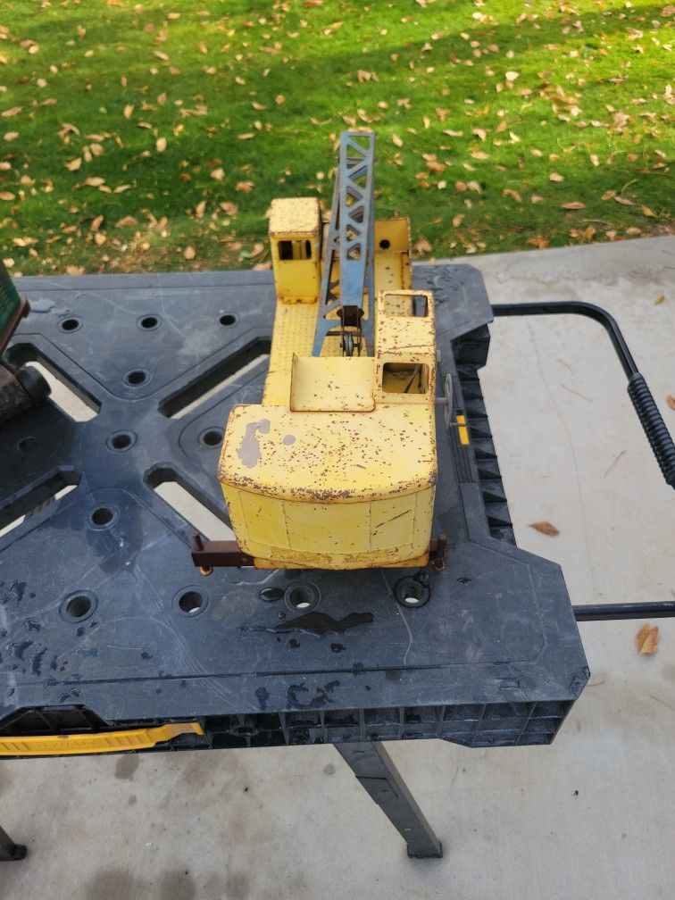 Medal Crane