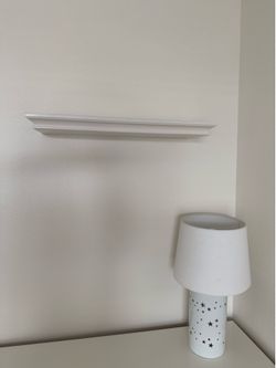 WHITE SHELF FLOATING (23.5" x 7.5")